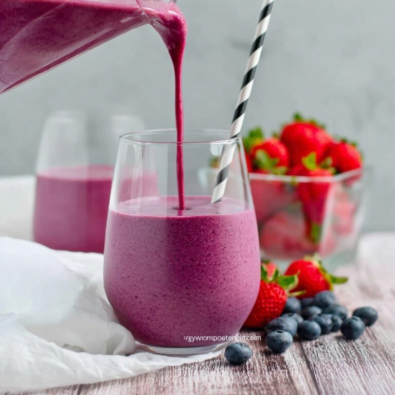 Very Berry Beet Smoothie with Banana | Vegan Recipe